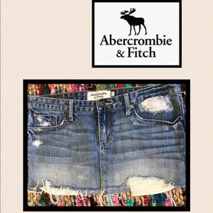 ⬇️ price drop A&F distressed Mini